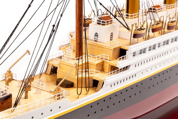 Maquette RMS TITANIC Maquette Titanic Cruise avec LUMIÈRES 80 cm 31,5  Maquettes de croisière en bois, Maquettes de bateaux en bois, Maquettes  avec lumières, Maquette en bois -  Canada