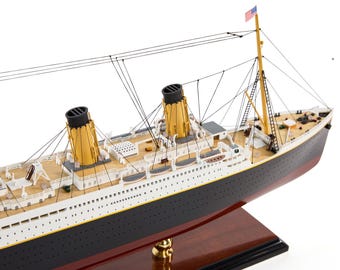 RMS タイタニック号 クルーズモデル 80 cm (31.5インチ) LEDライト付き 