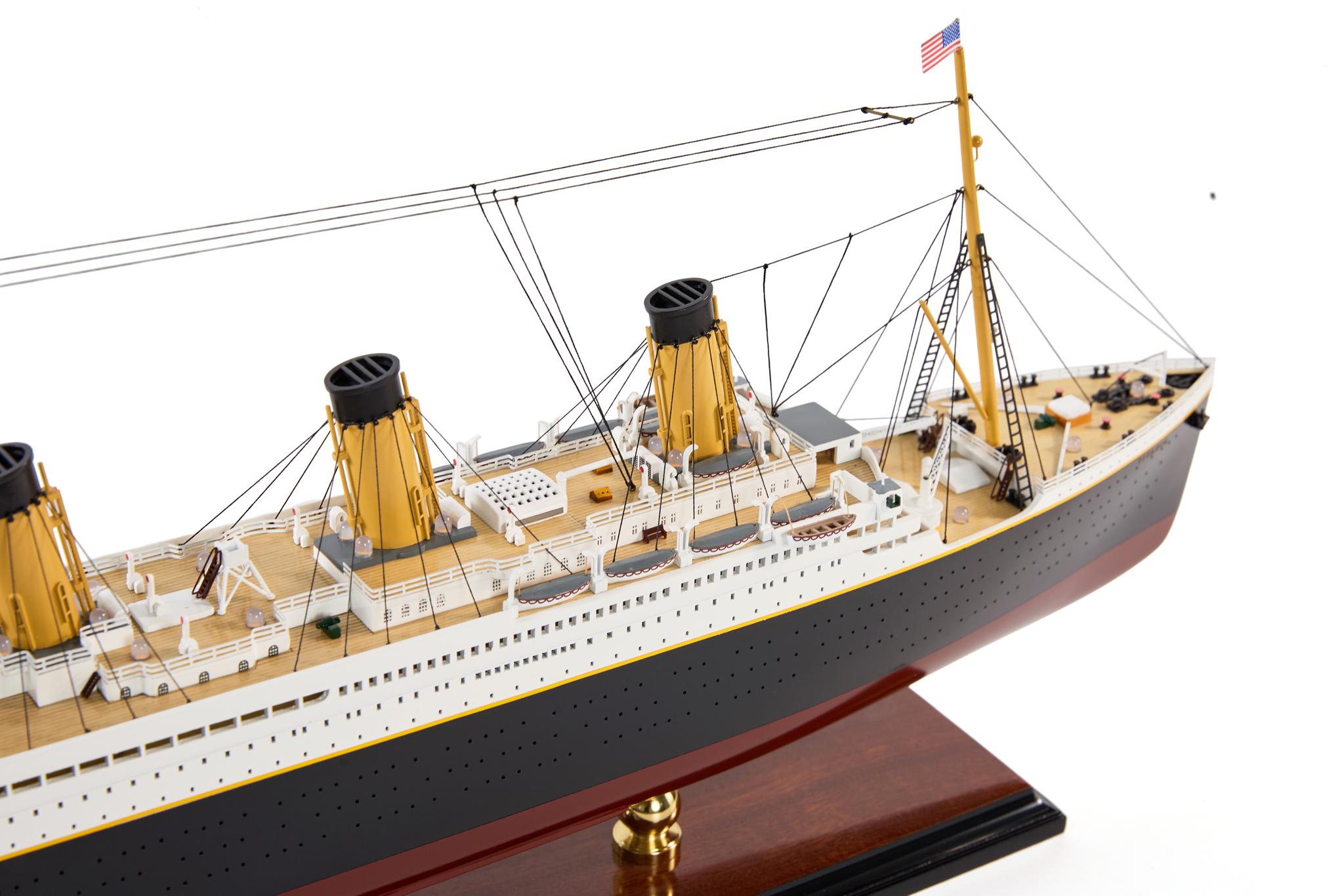 RMS タイタニック号 クルーズモデル 80 cm (31.5インチ) LEDライト付き