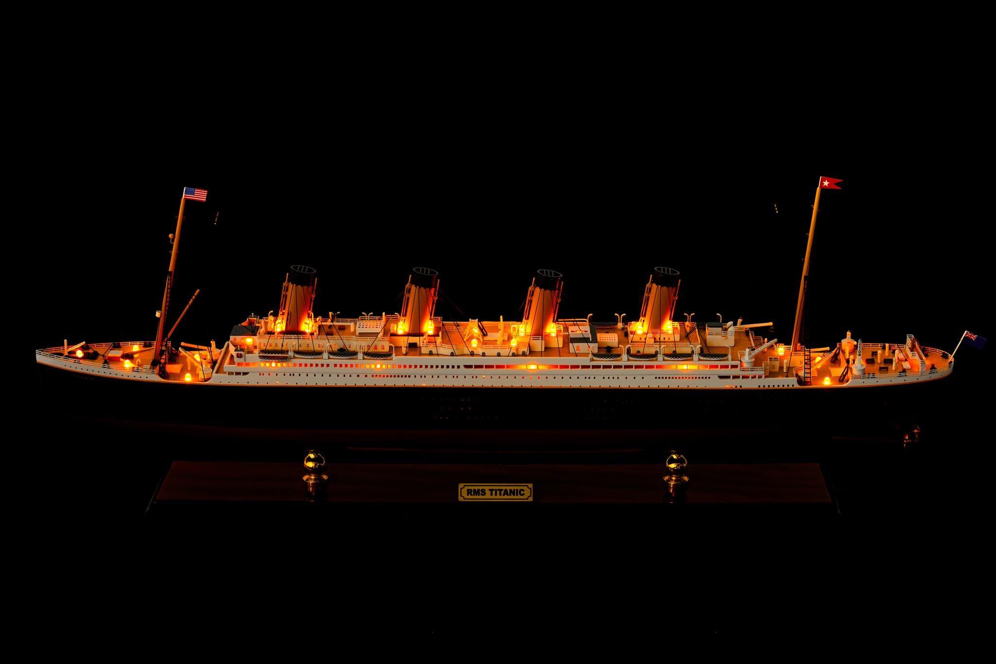 RMS タイタニック号 クルーズモデル 80 cm (31.5インチ) LEDライト付き