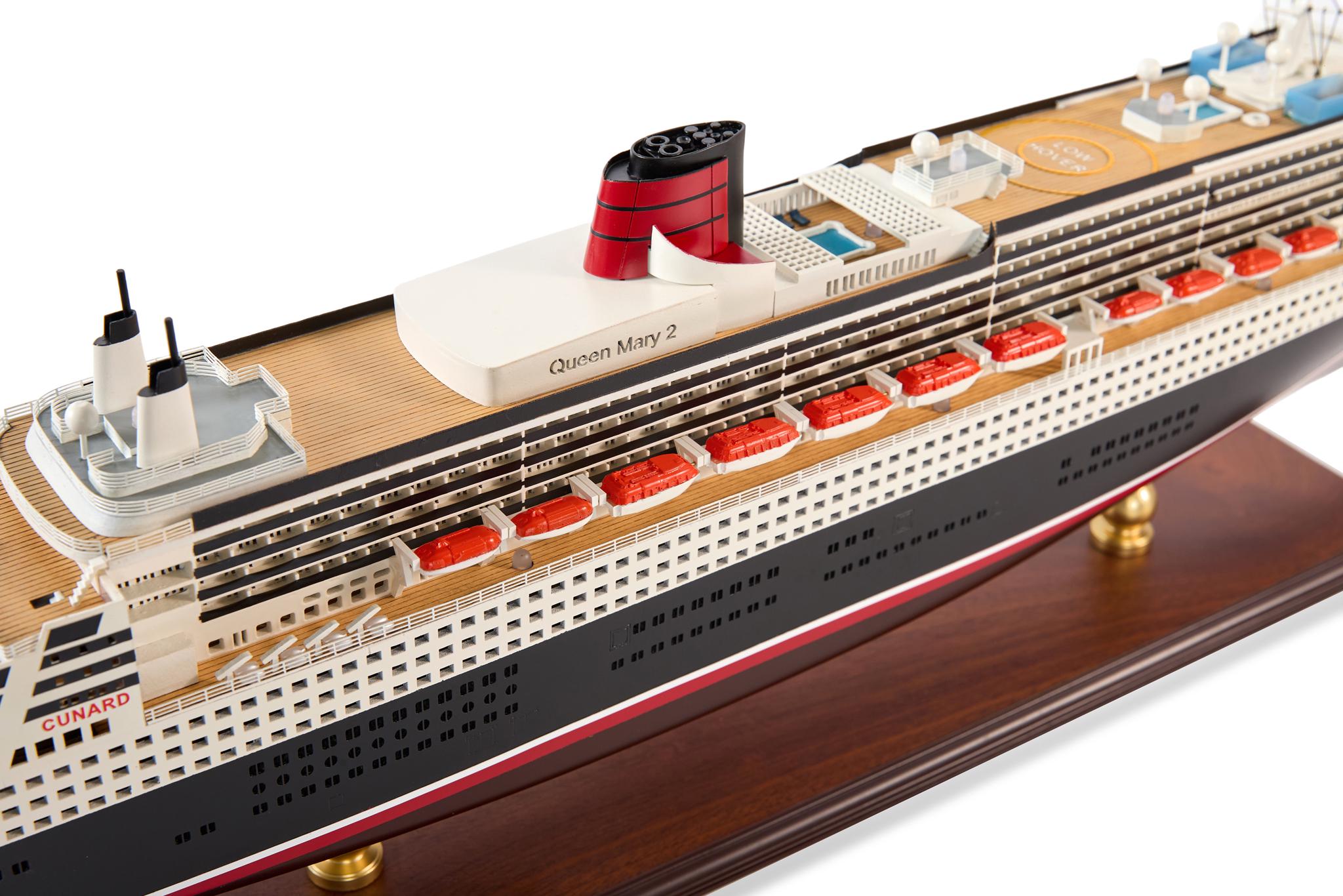 クイーン・メリー2号 クルーズ船モデル LEDライト付き 80 cm (31.5