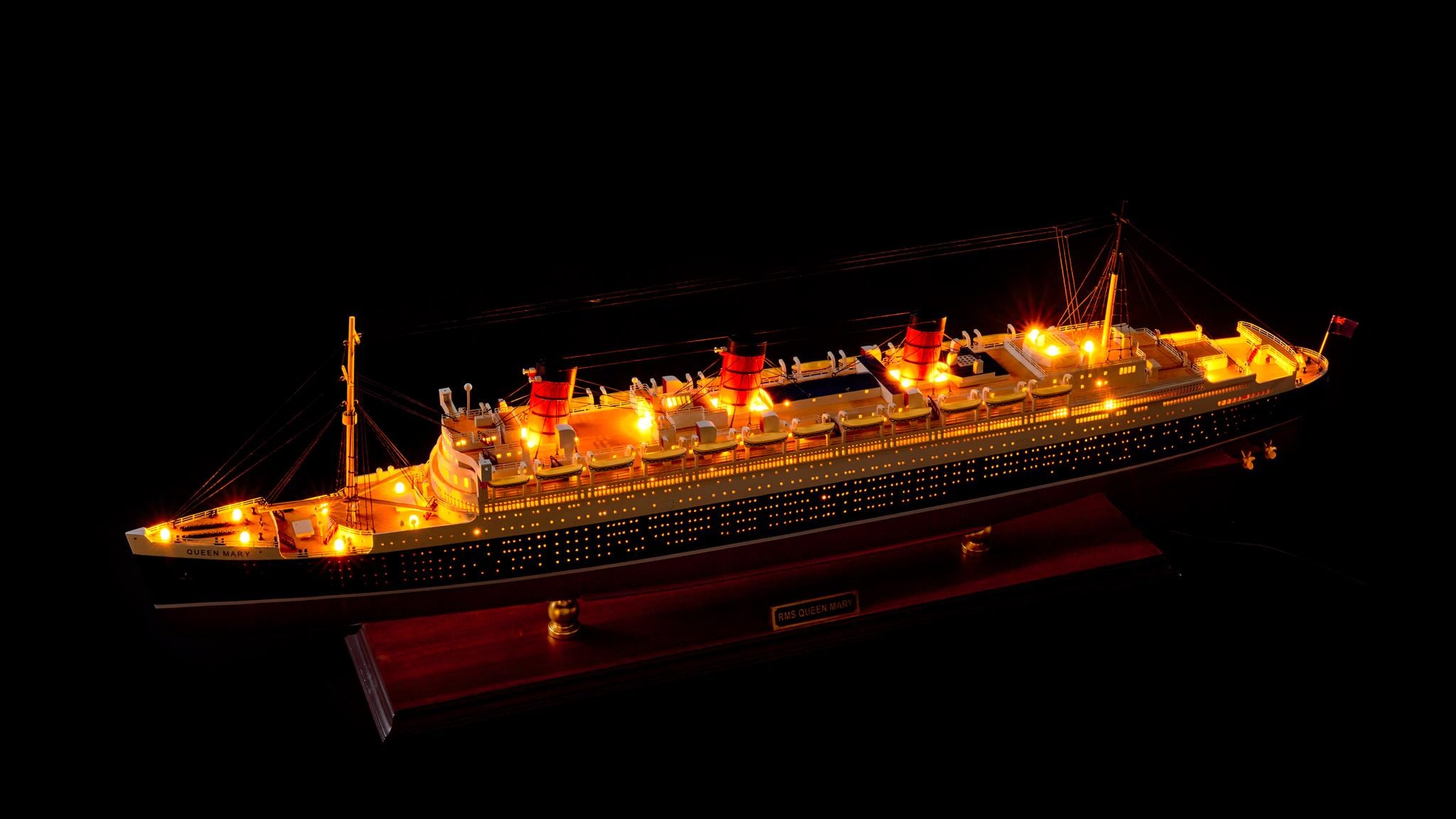 クイーン・メリー号模型クルーズ船（LEDライト付き）90cm（35.4インチ