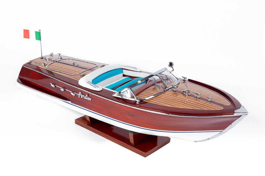Riva Aquarama クラシックスピードボート 50 cm (19.7
