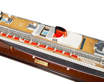 非常に精巧なクイーン・メリー2号クルーズ船模型（LEDライト付き）86cm