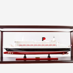 Hardwood display case for cruise ship models up to 80cm long