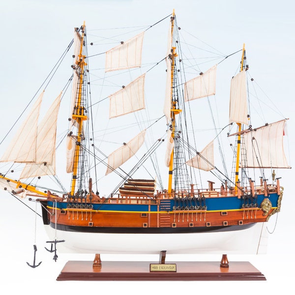 HMB Endeavour Painted Model Tall Ship Boat 75cm- Modelo de barco de madera completamente ensamblado - Capitán James Cook - Barcos de la Marina Real Británica