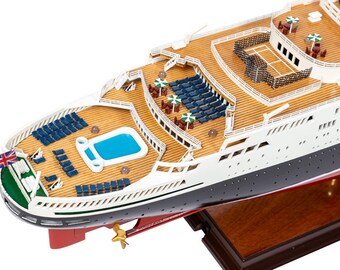 非常に精巧なクイーンエリザベス2世クルーズ船模型（LEDライト付き