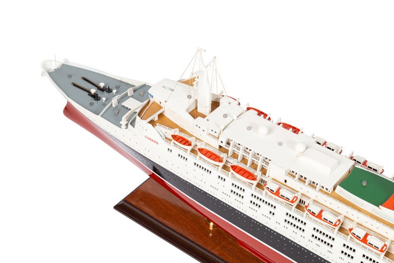 Extremely Detailed Queen Elizabeth II Model Cruise Ship With LED Lights ...