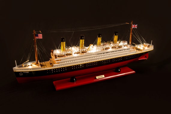 Maquette RMS TITANIC Maquette Titanic Cruise avec LUMIÈRES 80 cm