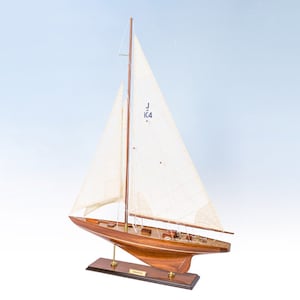 ENDEAVOUR Wooden Sailboat - Wooden Model Sailing Yachts, Yacht Décor, Model Sailing Boats, Sailboat Model, Wooden Sailboat Model 80cm