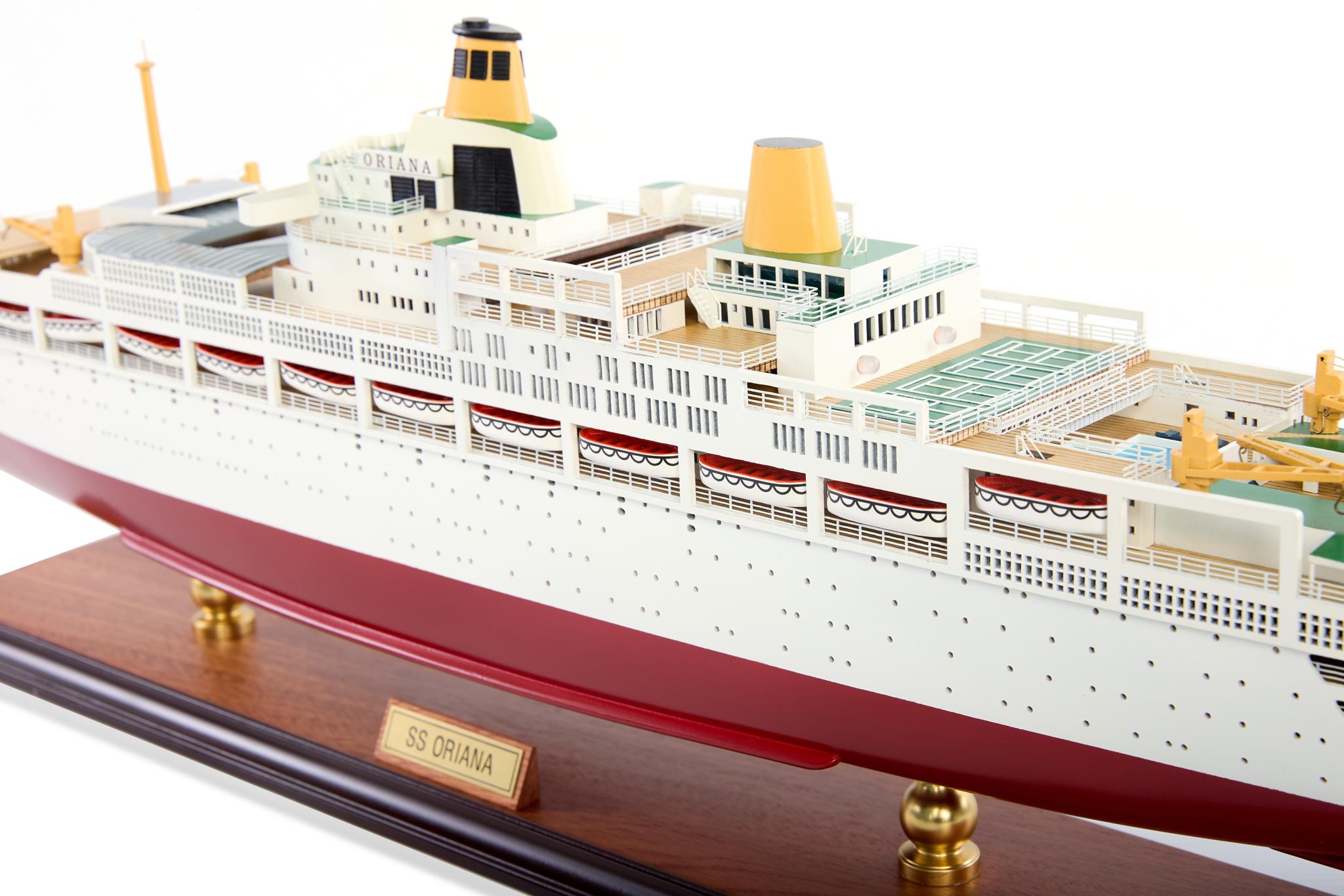 SSオリアナ模型クルーズ船 LEDライト付き 86 cm (34