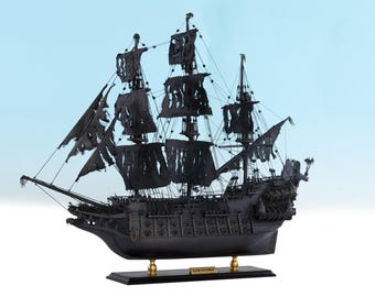 Flying Dutchman Geisterschiff Modell 62 cm - Fertig montiertes Schiffsmodell Flying Dutchman - Piratenschiffsmodell - Black Pearl Schiffsmodell