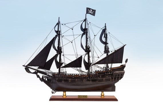 Maquette en bois bateau black pearl pirate des Caraibes sur Gens de  Confiance