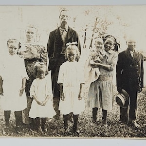 RPPC Familienfoto Draußen ~ Identifizierte Namen ~ 6Sep 1914 ~ Love the Faces ~ Postkarte