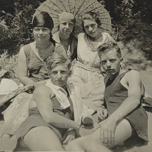 Parsasol~Deco Era Photo~Young Men & Women Bathing Suits~Summertime