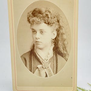 Great Hair & Victorian Jewelry~CDV Photo~Young Woman~Side Glance
