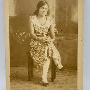 Juana de Flores, 1932 ~ CPRP ~ Jeune femme en grève ~ Note au dos