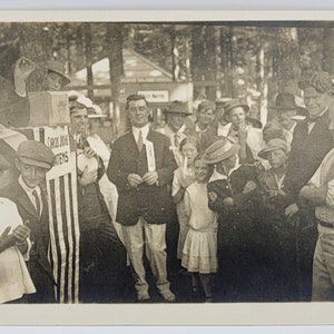 Membre du comité des juges de cirque du RPPC et groupe de spectateurs ~ Carte postale avec photo
