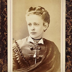Striking Woman~CDV Photo~Wearing Choker Necklace~Chain with Fob