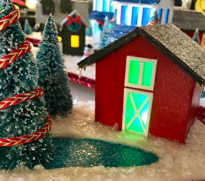 Miniature Christmas Sculpture, Sculpture with working lights, Diorama