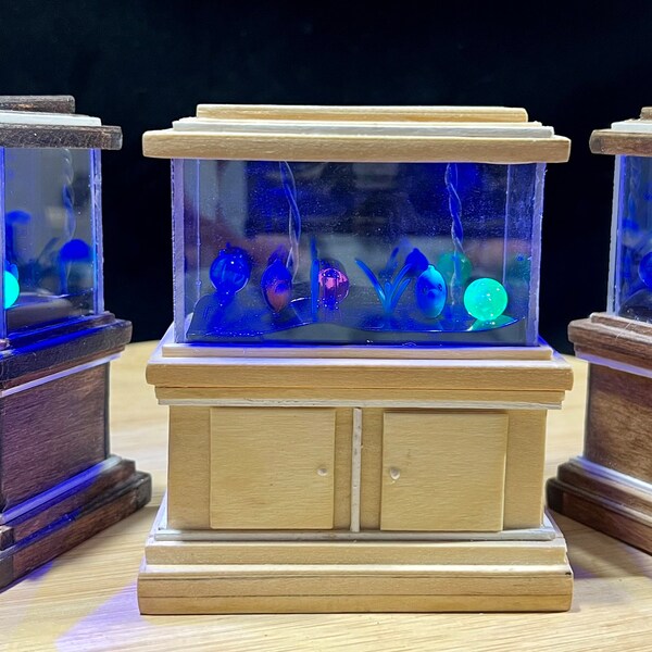 1:12 Finition de teinture de bois Dollhouse, aquariums miniatures, aquariums LED, aquariums jouets, petits aquariums, nouveau modèle