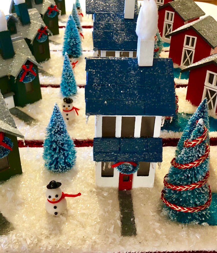 Miniature Christmas Sculpture, Sculpture with working lights, Diorama