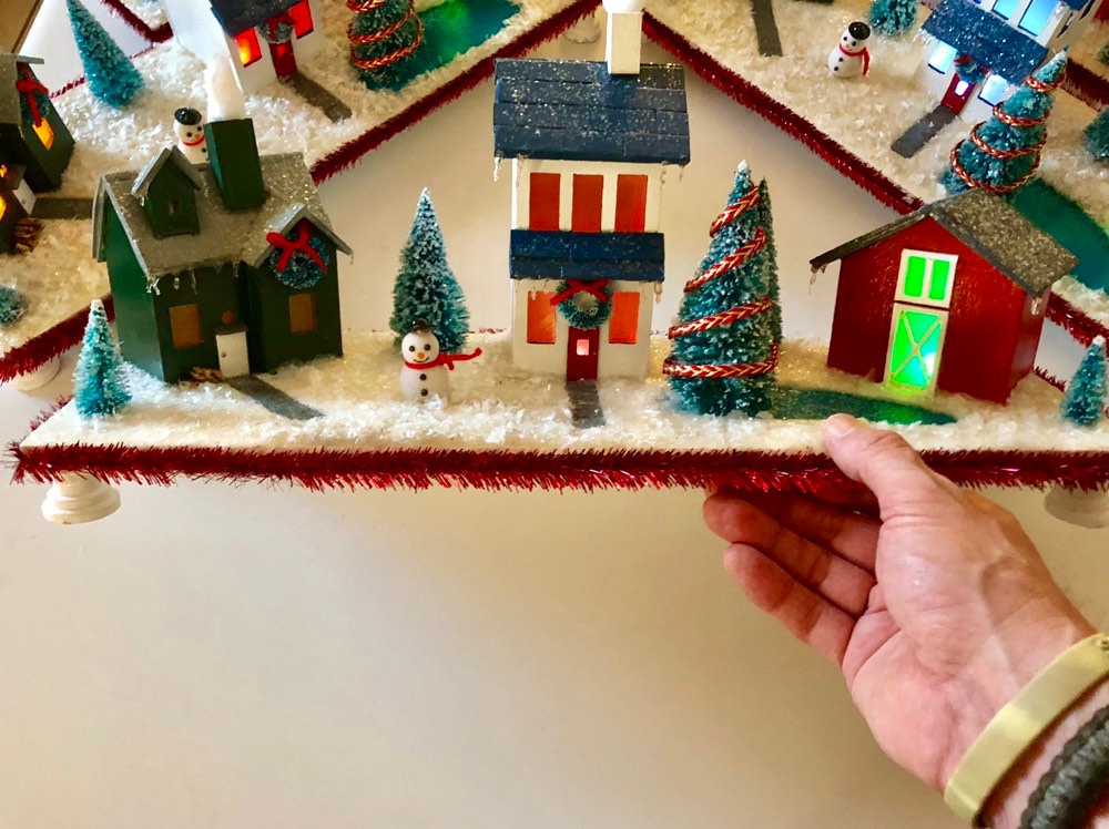 Miniature Christmas Sculpture, Sculpture with working lights, Diorama