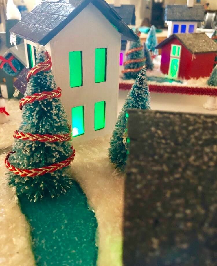 Miniature Christmas Sculpture, Sculpture with working lights, Diorama