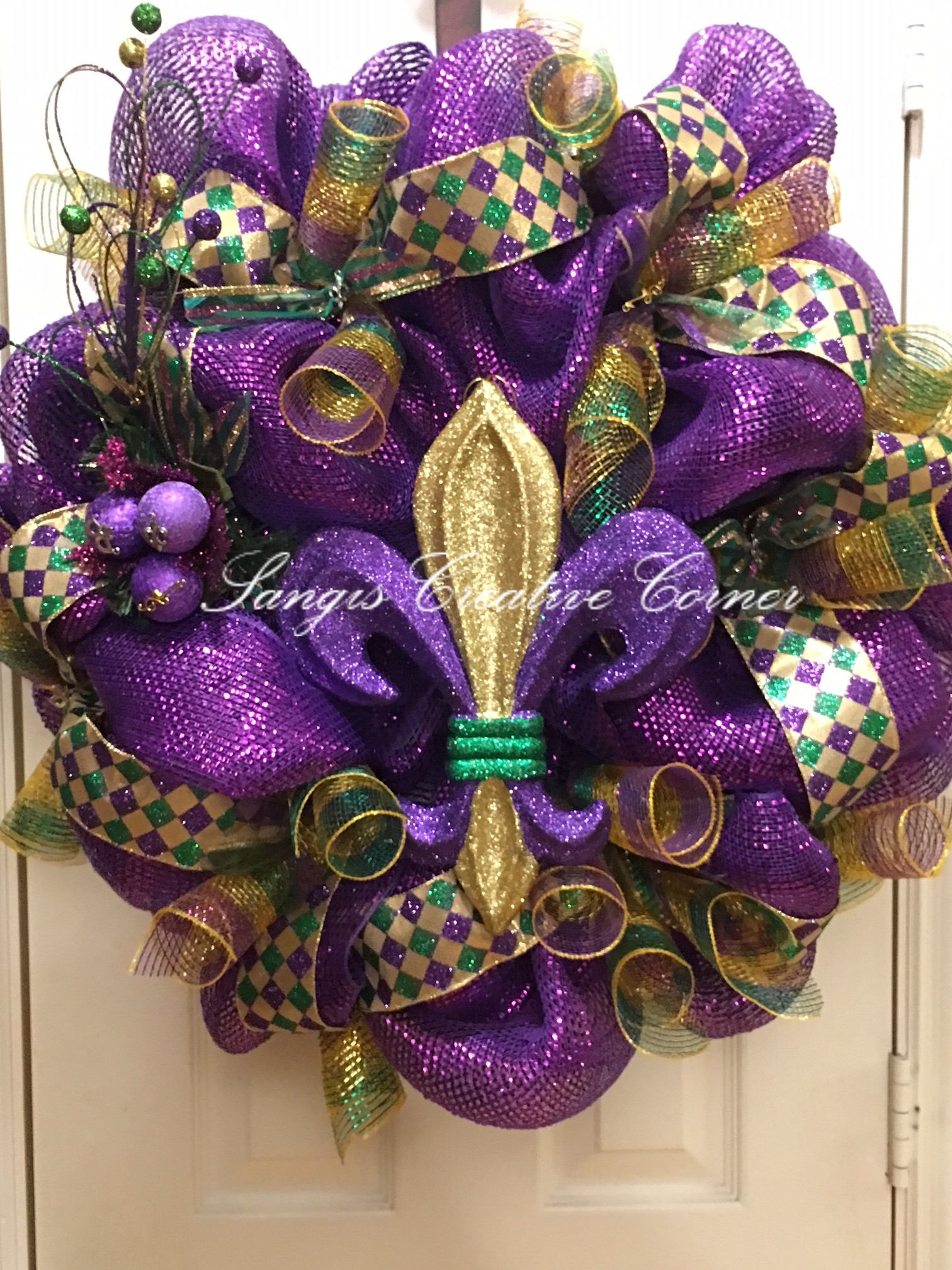 mardi gras wreath party city