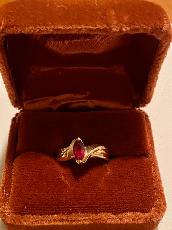 Vintage 10k Yellow Gold & Ruby Ring With Presenta… - image 1
