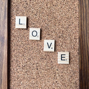 Chinchetas con letras, útiles escolares, chinchetas con el alfabeto, regalo para su amiga de cumpleaños, decoración con el alfabeto, arte con letras, chica de dormitorio universitario, chinchetas