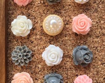 Chinchetas decorativas, juego de chinchetas, chinchetas de corcho, chinchetas de flores, regalo para novia, pequeño obsequio, ideas de regalo para compañeros de trabajo, decoración del aula.