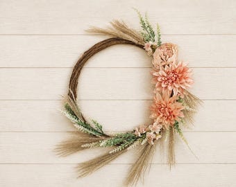 Corona de dalias y pampas en tonos rosados / Corona rústica neutra / Decoración de puerta para primavera y verano / Corona floral en aro / Regalo de inauguración de casa