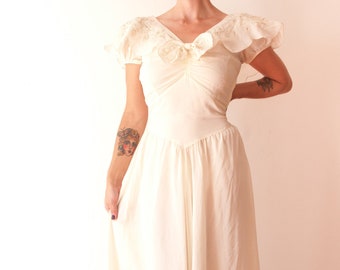 1950s Off White Sleeveless Gown