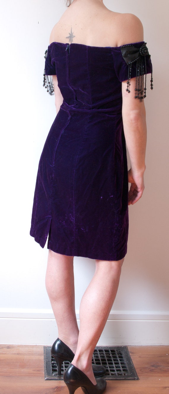 1980s Purple Velvet Party Dress / Vintage Beaded … - image 6