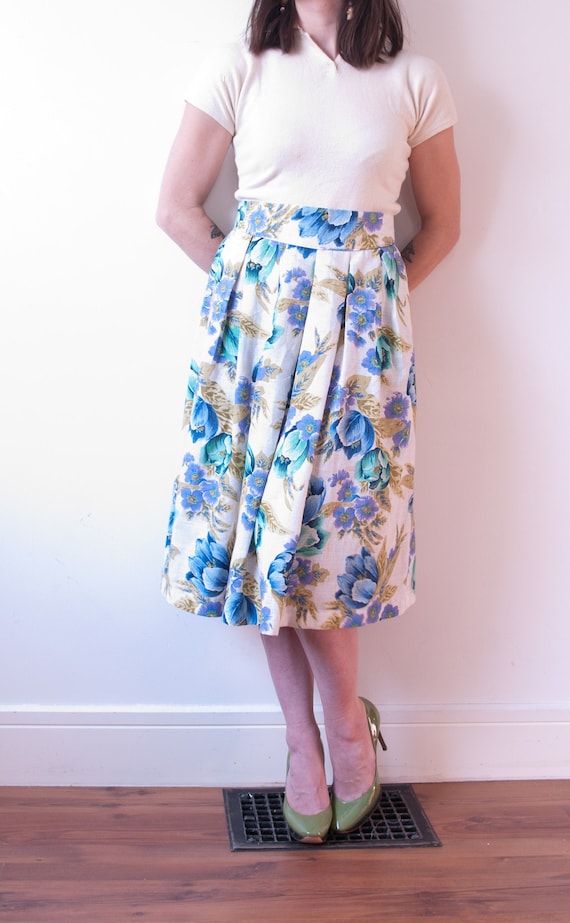 Vintage White Floral Midi Skirt / 1980's Pleated S