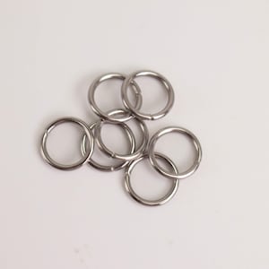 50 anillos de salto de acero inoxidable quirúrgico - 8 mm 18G Eslabones de joyería
