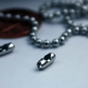 Nicht trübe 50 Antique Silver Plated Edelstahl-Kugelkettenverbinder - 2,0 mm Insert-Verschlüsse