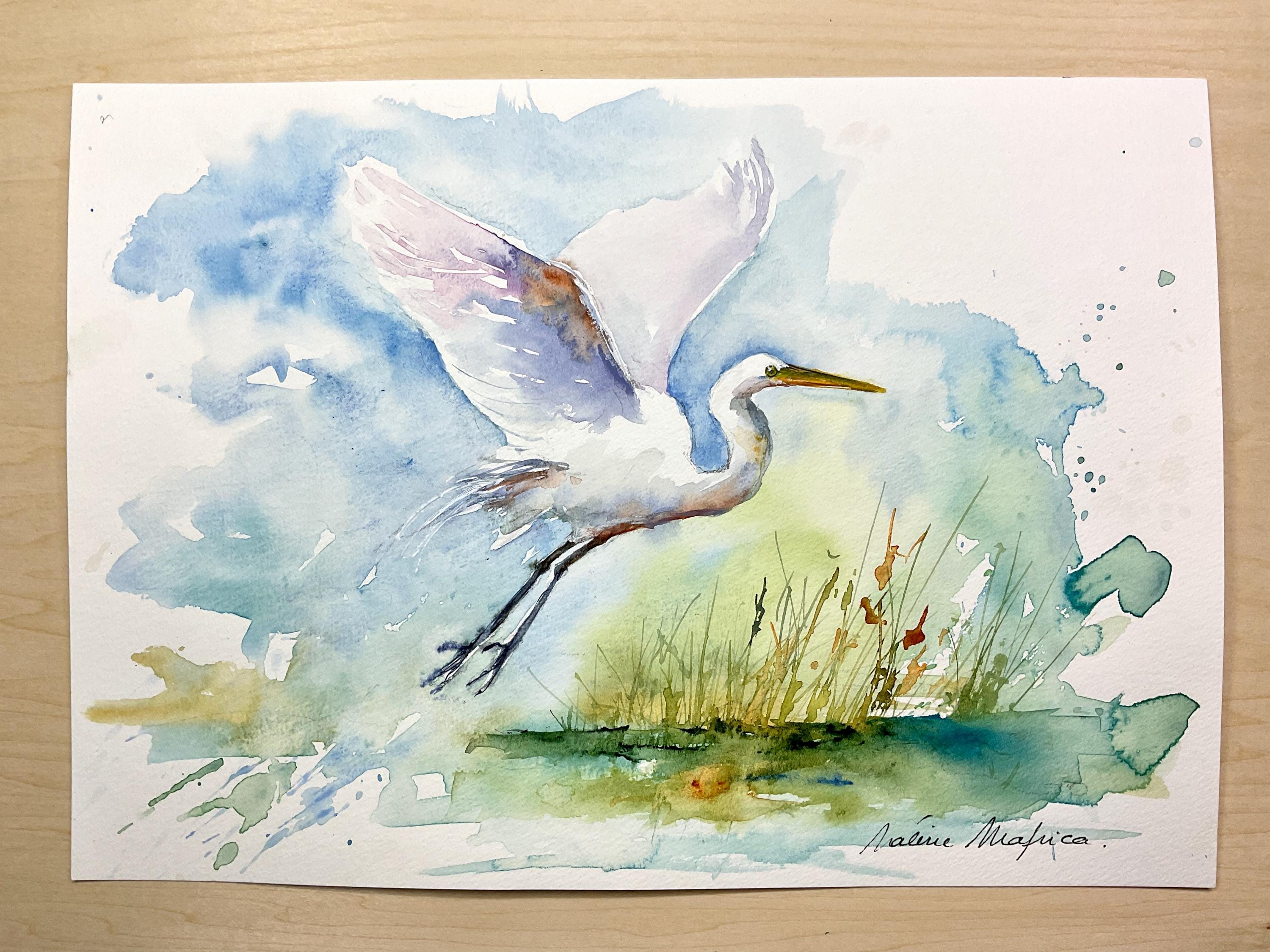 オリジナルの水彩画に描かれた白い白鷺、湖の上を飛ぶ雄大で優雅な白い