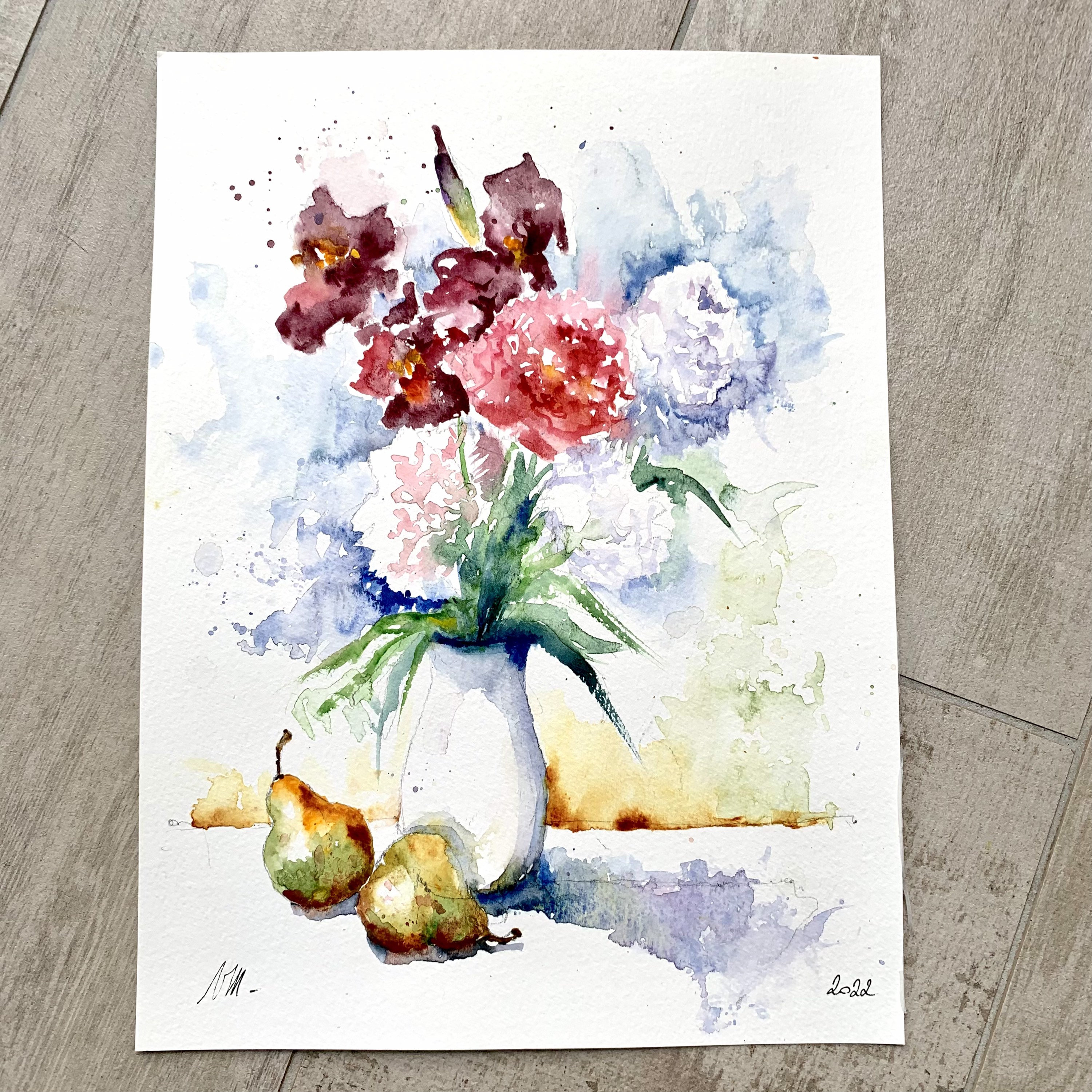 花束の中のアイリスと牡丹の花の水彩画、花瓶の中の庭の花の絵