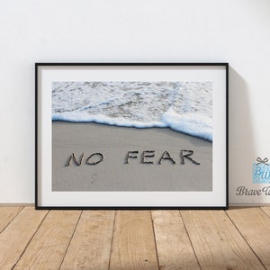 No Fear Strandfotoafdruk, geschenken strandthema, woorden handgeschreven op strandzand, strandzand schrijven, motiverende kunst, strandfoto