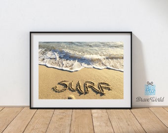 Stampa fotografica surf, parola surf scritta a mano sulla sabbia della spiaggia, arte da parete surf, regalo surf, arredamento spiaggia, stampa surf, opera d'arte surf, tema spiaggia