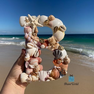 Letra B de madera decorada a mano con conchas marinas y dijes con temática de playa, regalo con temática de playa, conchas, decoración de playa, pieza única, regalo único