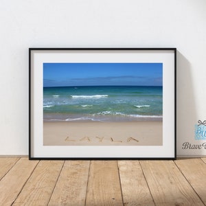 Gepersonaliseerde naam Layla, strandthema, Layla fotoprint, strandcadeau, cadeaus voor haar, gepersonaliseerde cadeaus, stranddecor, schrijven strandzand