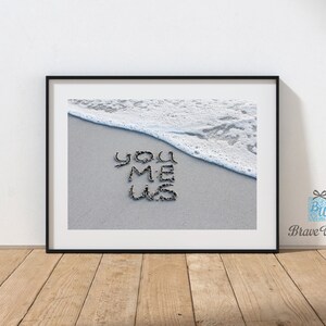 You Me Us Strandafdruk, strandthema, strandzand schrijven, handgeschreven, liefdesdecor, woondecoratie, strandcadeaus, liefdescitaten, golven