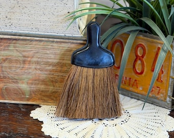 Vintage kleiner Schneebesen von Crum Besen mit schwarzem Kunststoffgriff | Alter Vintage Besen | Bauernhaus Land rustikale Dekor
