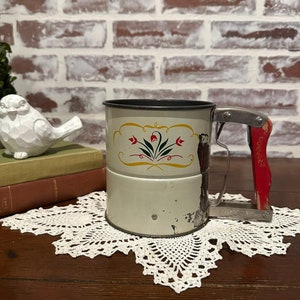 Vintage Beige Androck Metal Hand-I-Sift Flour Sifter 3 Screen | Made in USA | 1950s Kitchenware | Vintage Retro Kitchen Decor | Bakeware