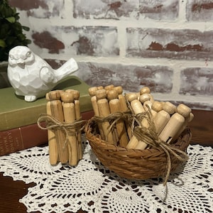 Bundle of 7 Vintage Wooden Clothespin | Vintage Laundry | Line Drying Pin | Retro Crafting Primitive Wood | Country Cottage Farmhouse Decor