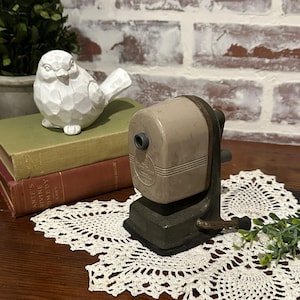 Vintage Apsco Vacu Base Manual Hand Pencil Sharpener | Tabletop Pencil Sharpener | Office Library School Supply | Movie Prop