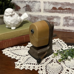 Vintage Apsco Vacu Base Manual Hand Pencil Sharpener | Tabletop Pencil Sharpener | Office Library School Supply | Movie Prop